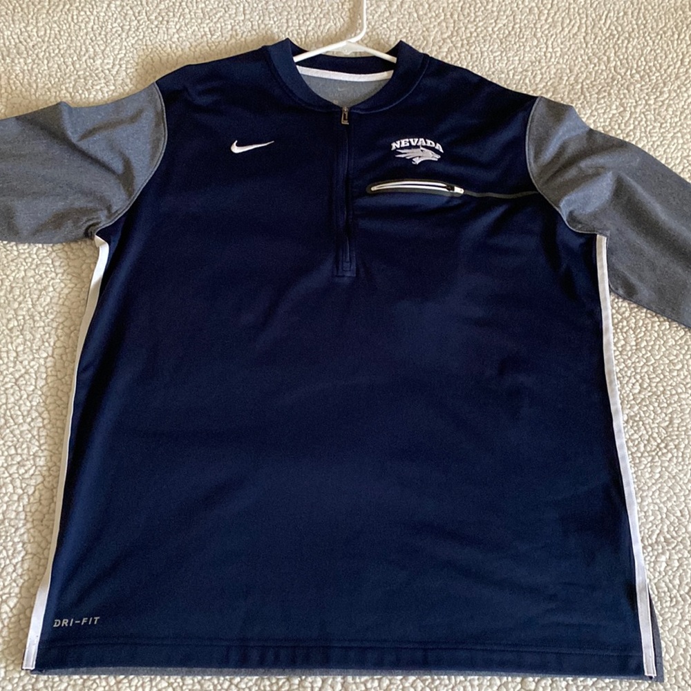 Nevada Wolfpack Nike half zip large